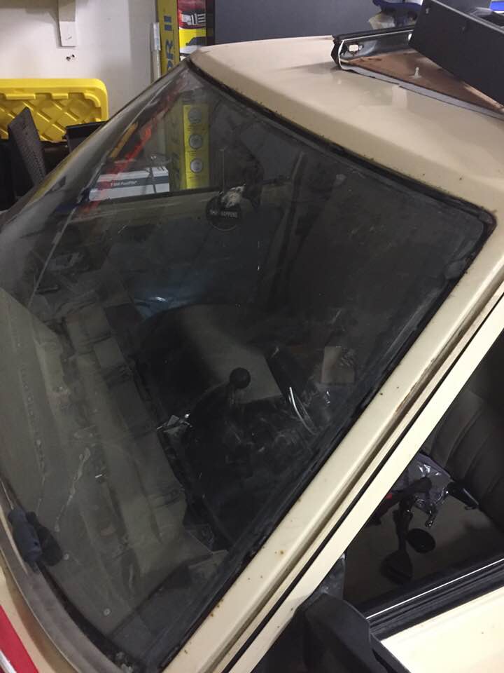 windshield.jpg.2267794bb1dcc3158f2ffbb174ed27c8.jpg