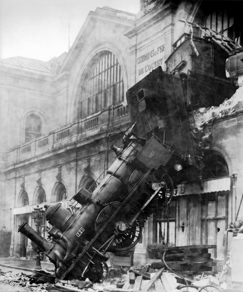Train_wreck_at_Montparnasse_1895.thumb.jpg.39038c2a57c113885cd8c4791e6cf8aa.jpg